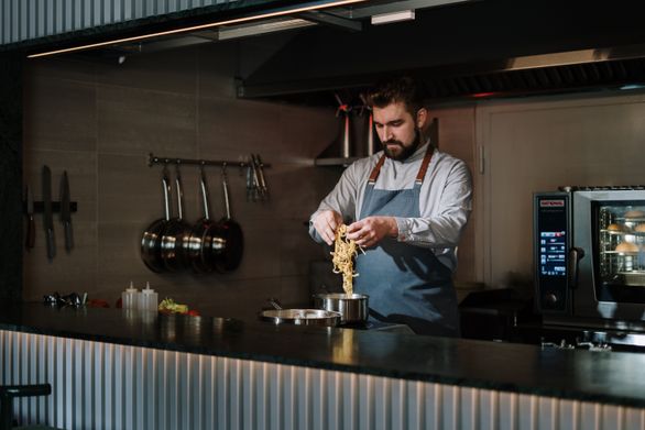 Sous chef – kim jest i czym się zajmuje w kuchni?